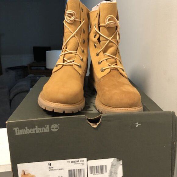 Timberlands fold down fleece Boots - Picture 3 of 5